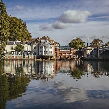 Hotel The Mitre, Hampton Court Kingston upon Thames  Exterior foto The River Wey at Farnham