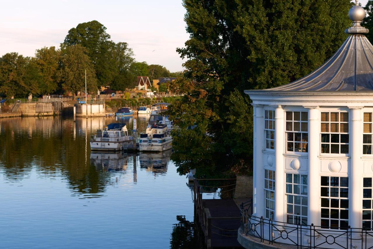 Hotel The Mitre, Hampton Court Kingston upon Thames  Exterior foto The River Wey at Farnham