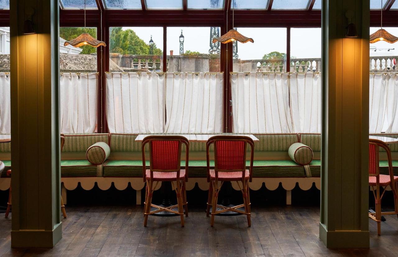 Hotel The Mitre, Hampton Court Kingston upon Thames  Exterior foto Interior of the restaurant