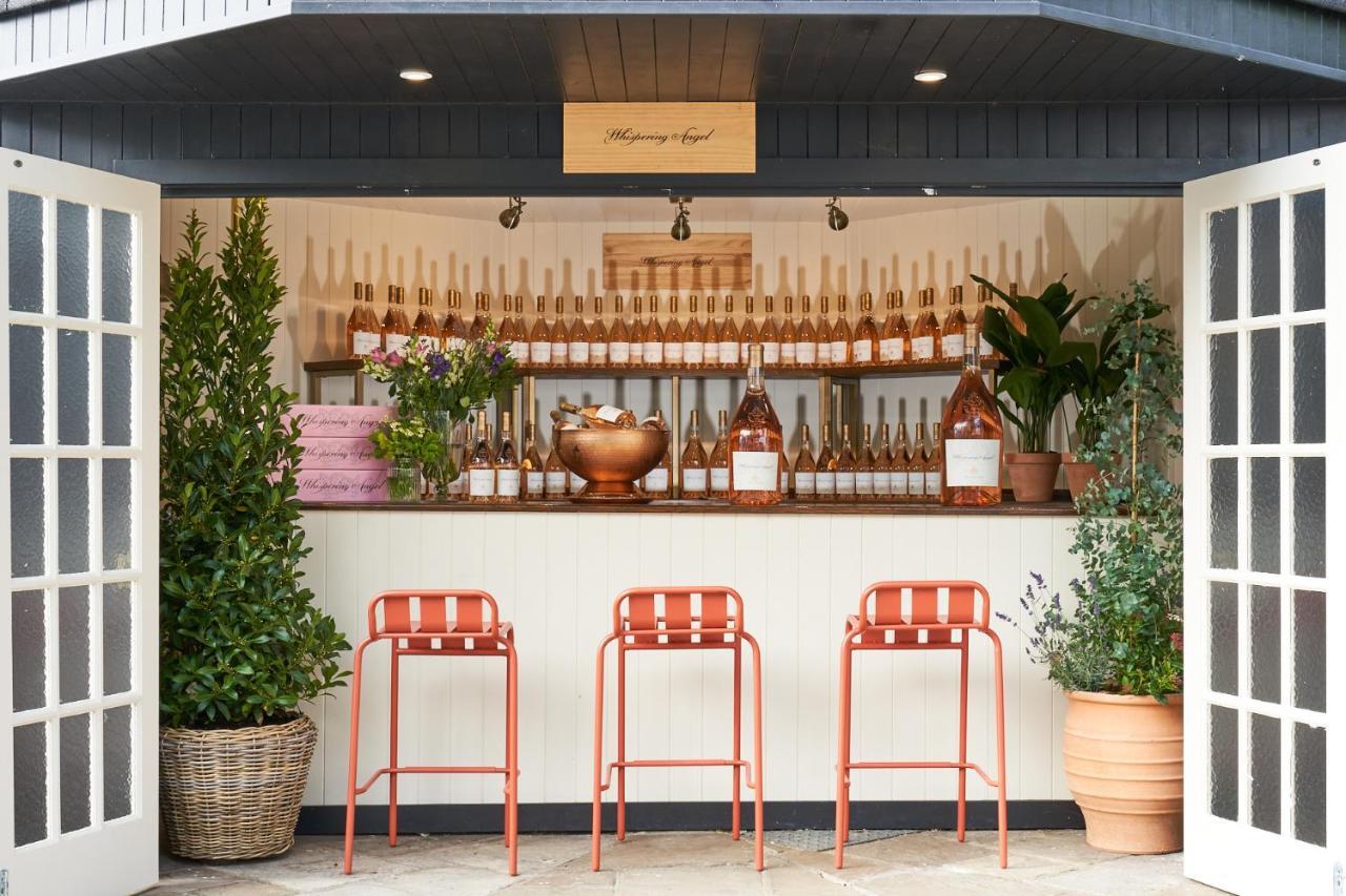 Hotel The Mitre, Hampton Court Kingston upon Thames  Exterior foto The bar at the 2019 edition of the 100 Campuses for Change conference