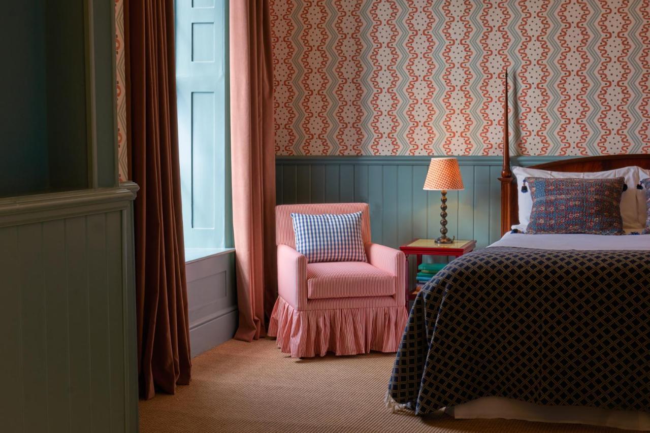 Hotel The Mitre, Hampton Court Kingston upon Thames  Exterior foto A bedroom at The Mitre