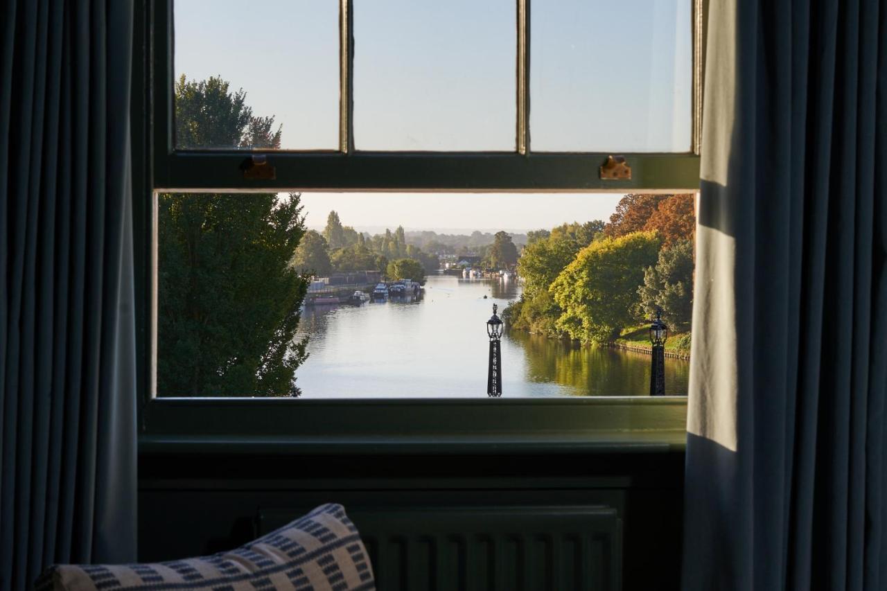 Hotel The Mitre, Hampton Court Kingston upon Thames  Exterior foto View of the River Thames from the window of a room at the hotel
