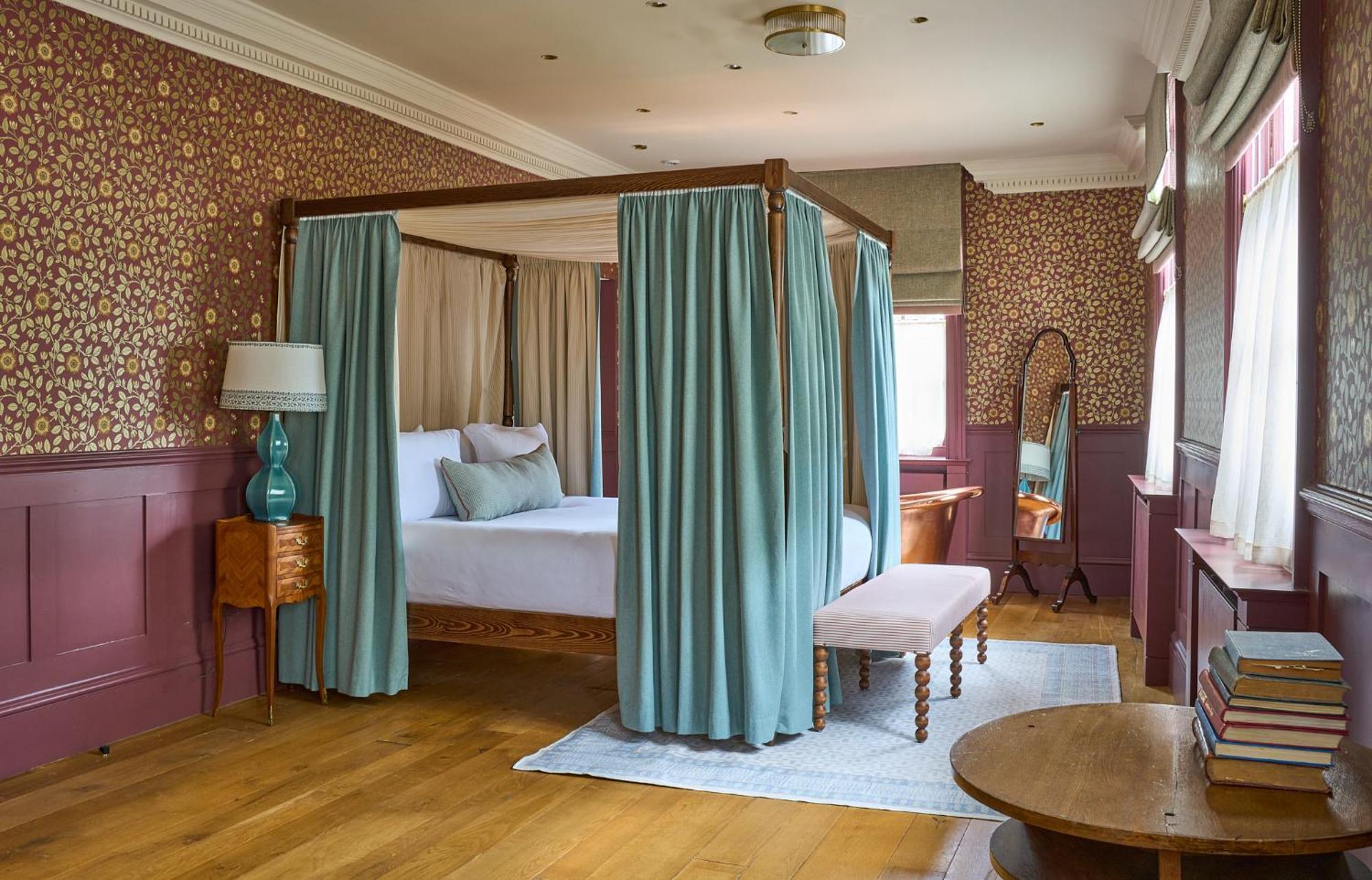 Hotel The Mitre, Hampton Court Kingston upon Thames  Exterior foto A bedroom at the hotel
