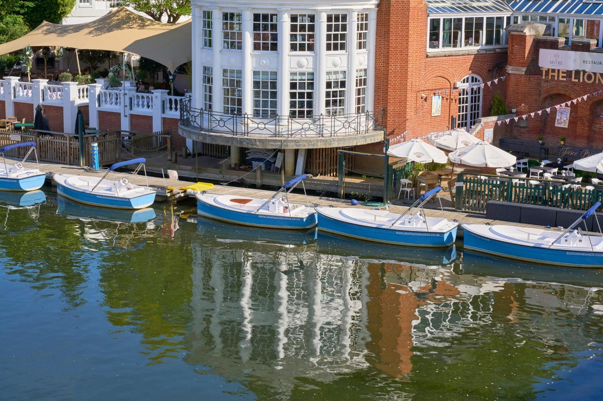 Hotel The Mitre, Hampton Court Kingston upon Thames  Exterior foto The River Restaurant