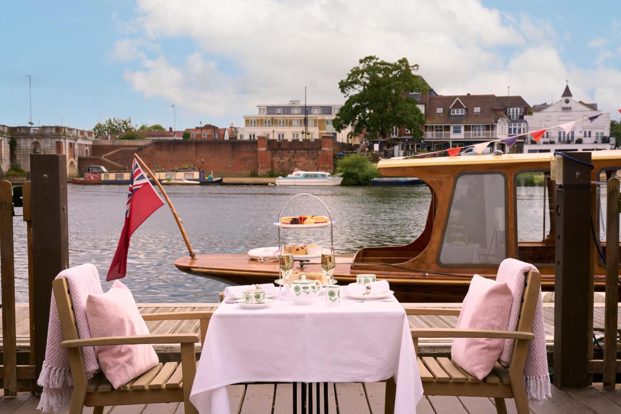 Hotel The Mitre, Hampton Court Kingston upon Thames  Exterior foto The River Restaurant