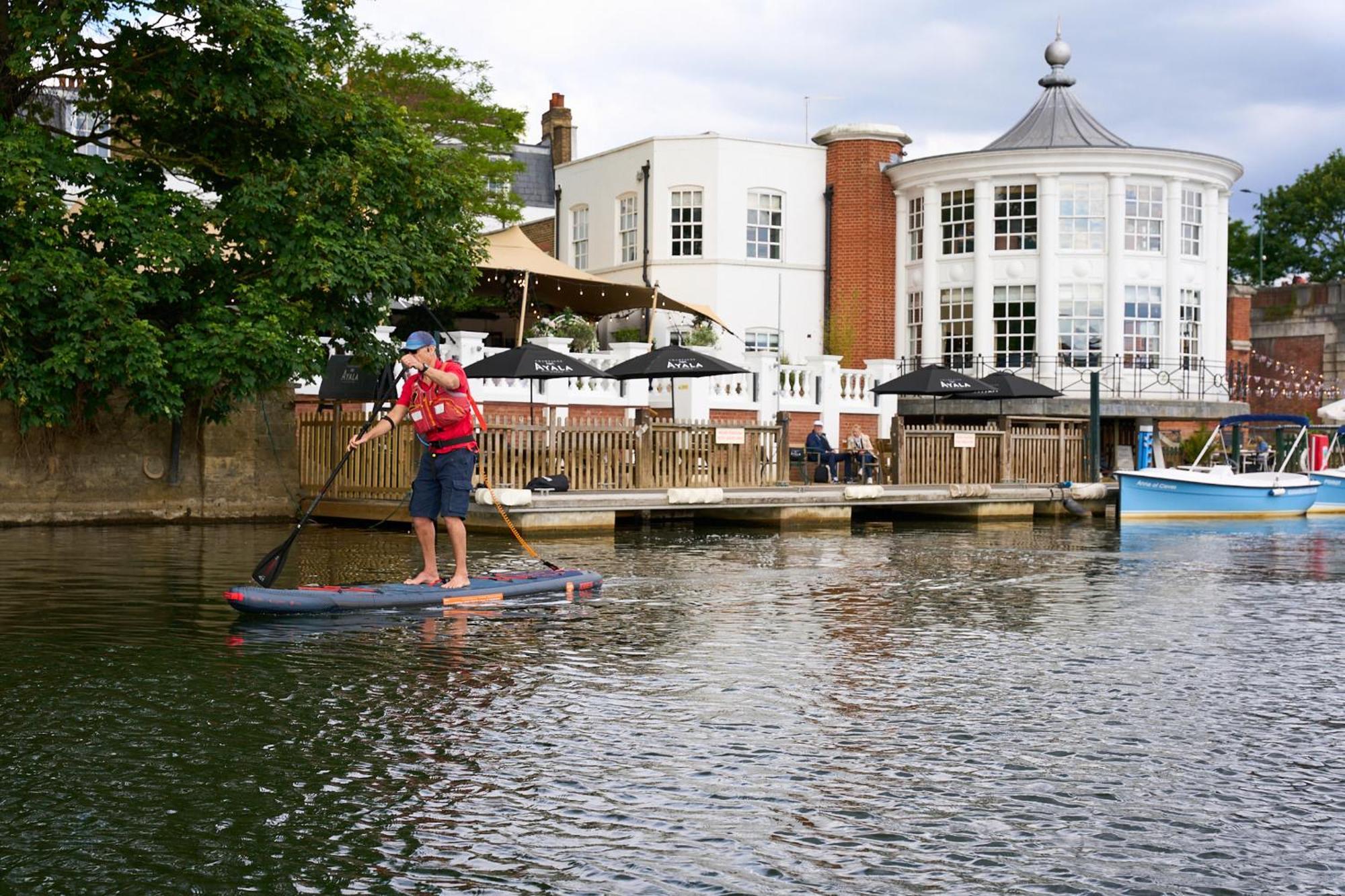 Hotel The Mitre, Hampton Court Kingston upon Thames  Exterior foto Stand Up Paddle Boarding on the River Wey