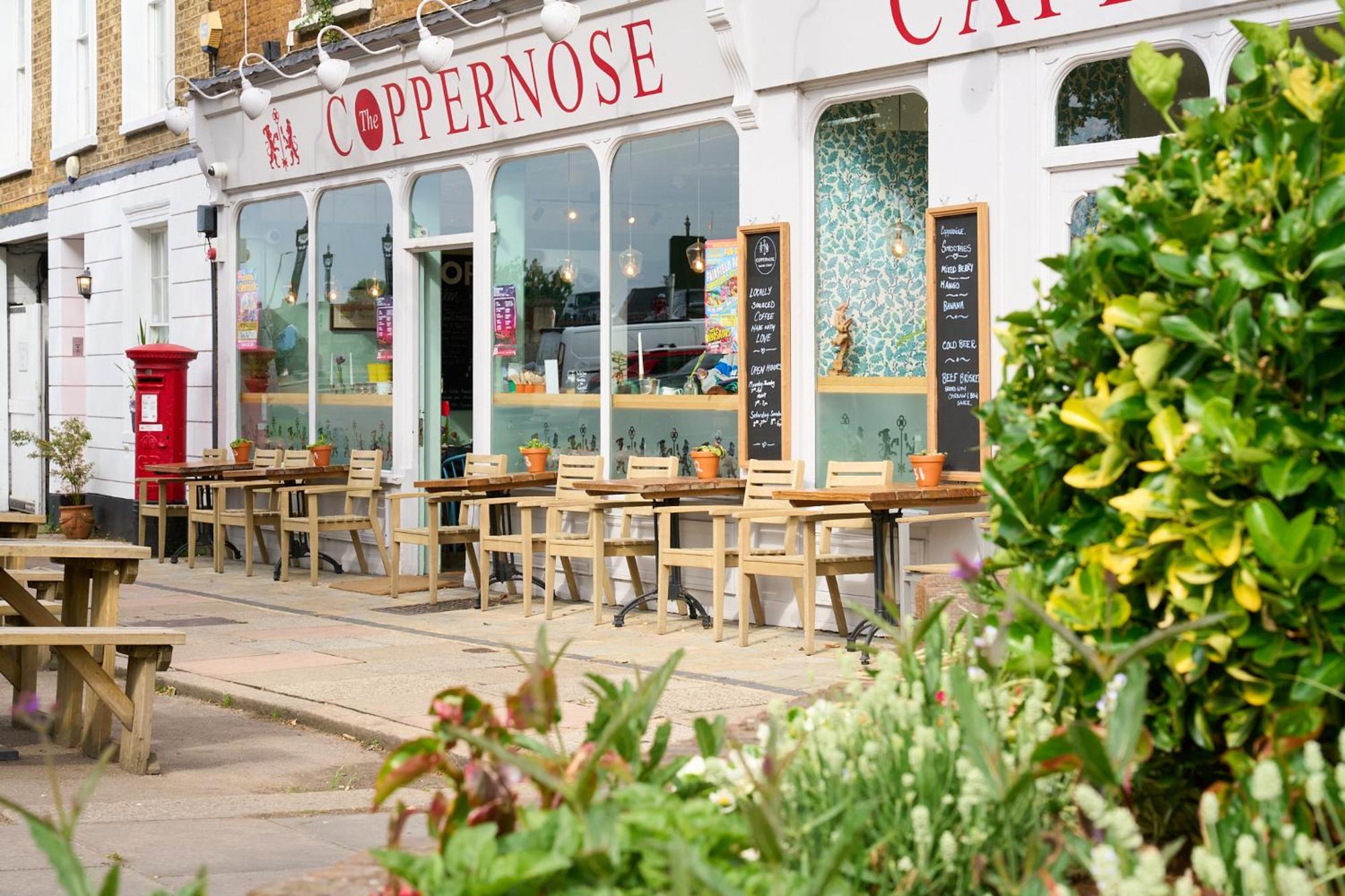 Hotel The Mitre, Hampton Court Kingston upon Thames  Exterior foto The Coppernose Cafe