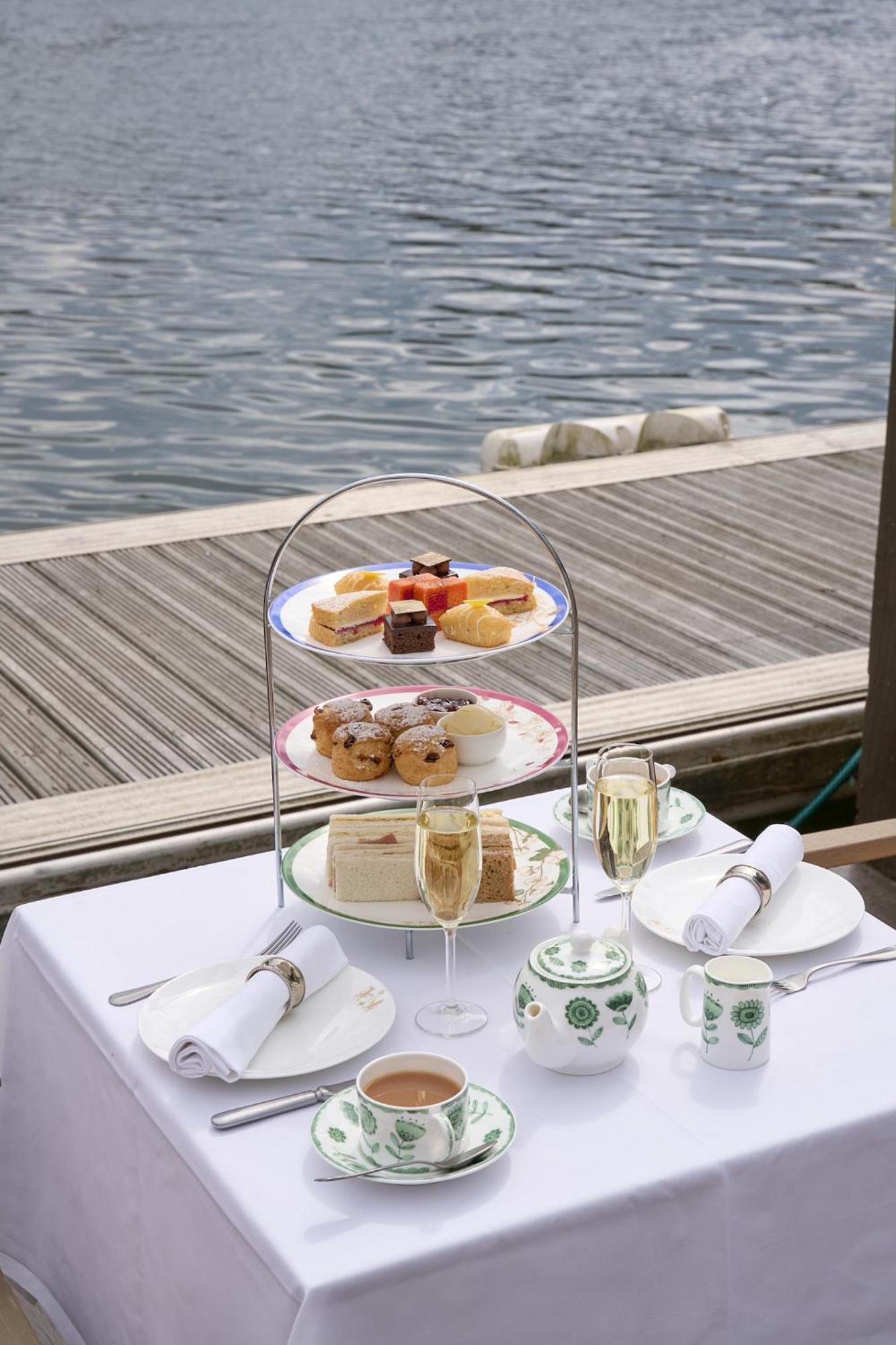 Hotel The Mitre, Hampton Court Kingston upon Thames  Exterior foto Afternoon tea at the InterContinental Sydney